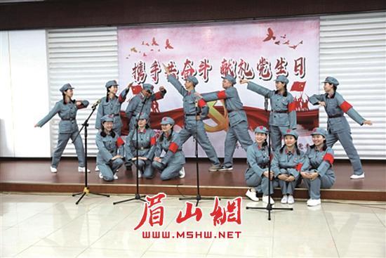 头戴耳机选开放式还是封闭式?柔软耳罩提供全天舒适感